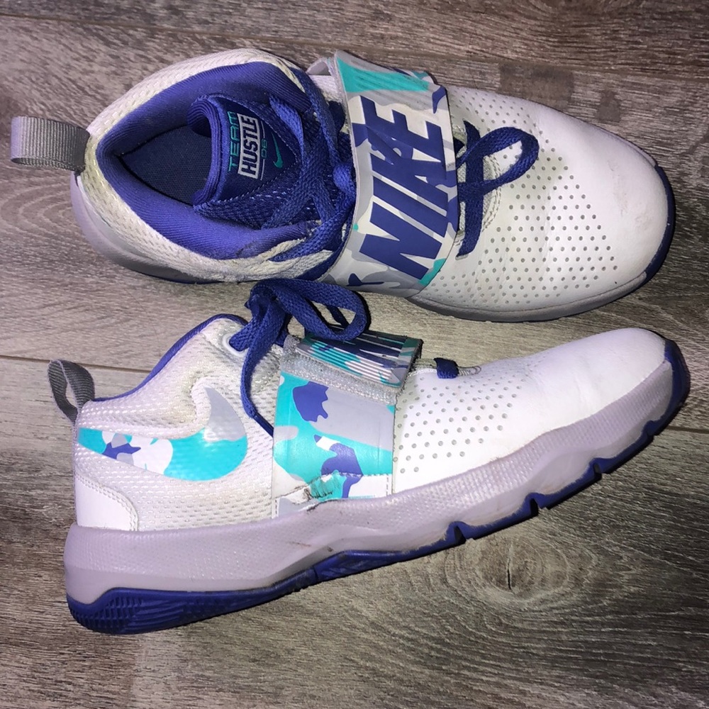 Nike Kids' Team Hustle D8 Camo Basketball Shoes